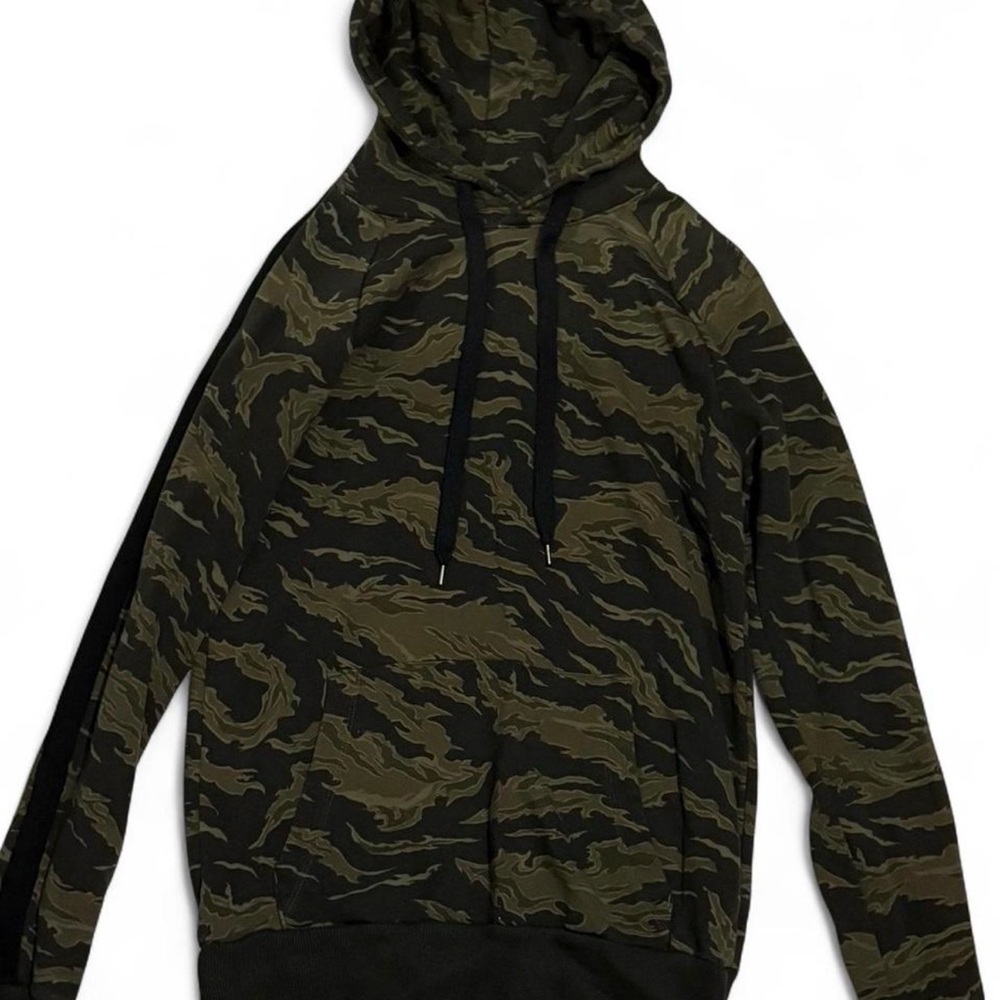 No Boundaries Men's Green and Black Camouflage Hoodie